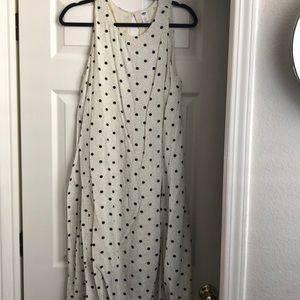 Sleeveless pok-a-dot dress